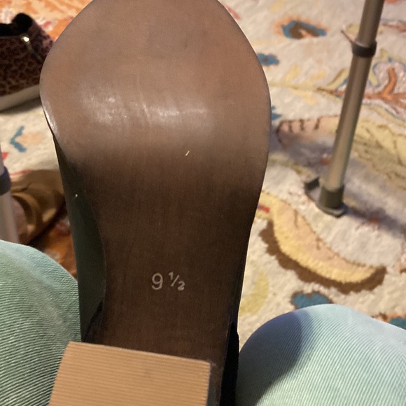 DIBA.True leather/suede ankle boot  2 1/2 block heel - Picture 7 of 7